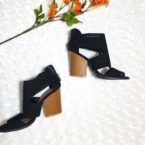 Maurices size 6.5 black heeled booties